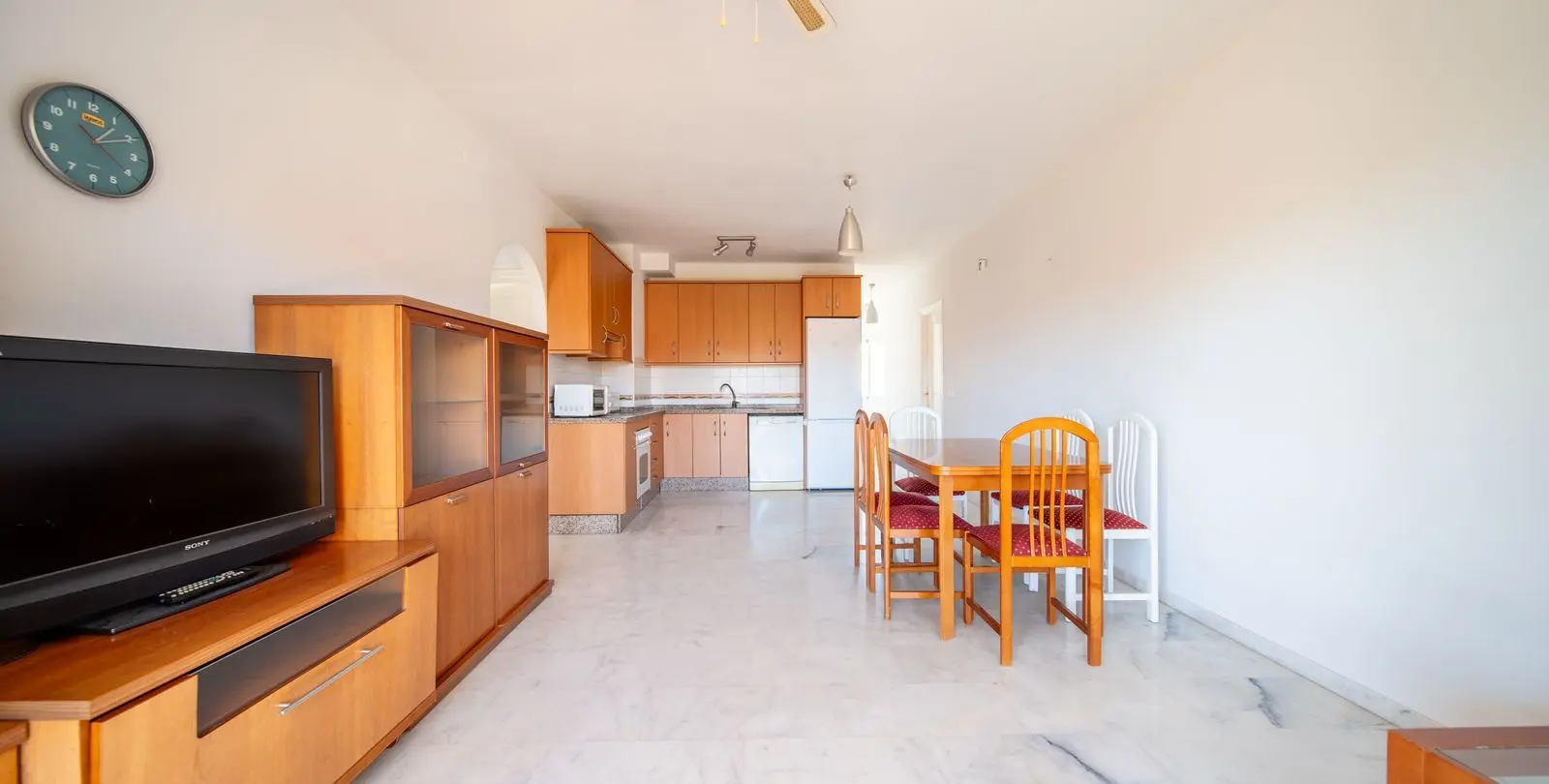 Venta de apartamento en planta media en Los Pacos 5