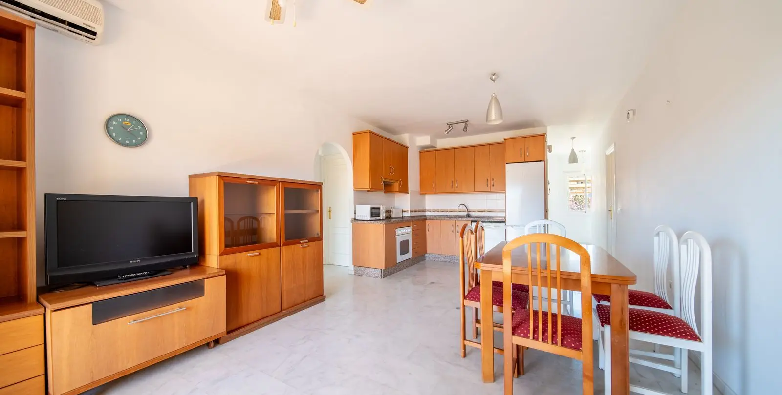 Venta de apartamento en planta media en Los Pacos 6