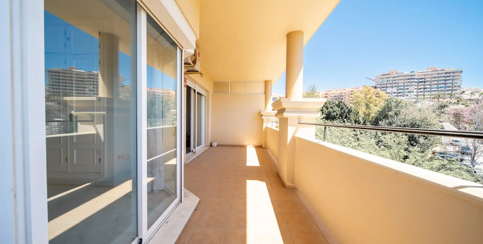 Venta de apartamento en planta media en Los Pacos 10