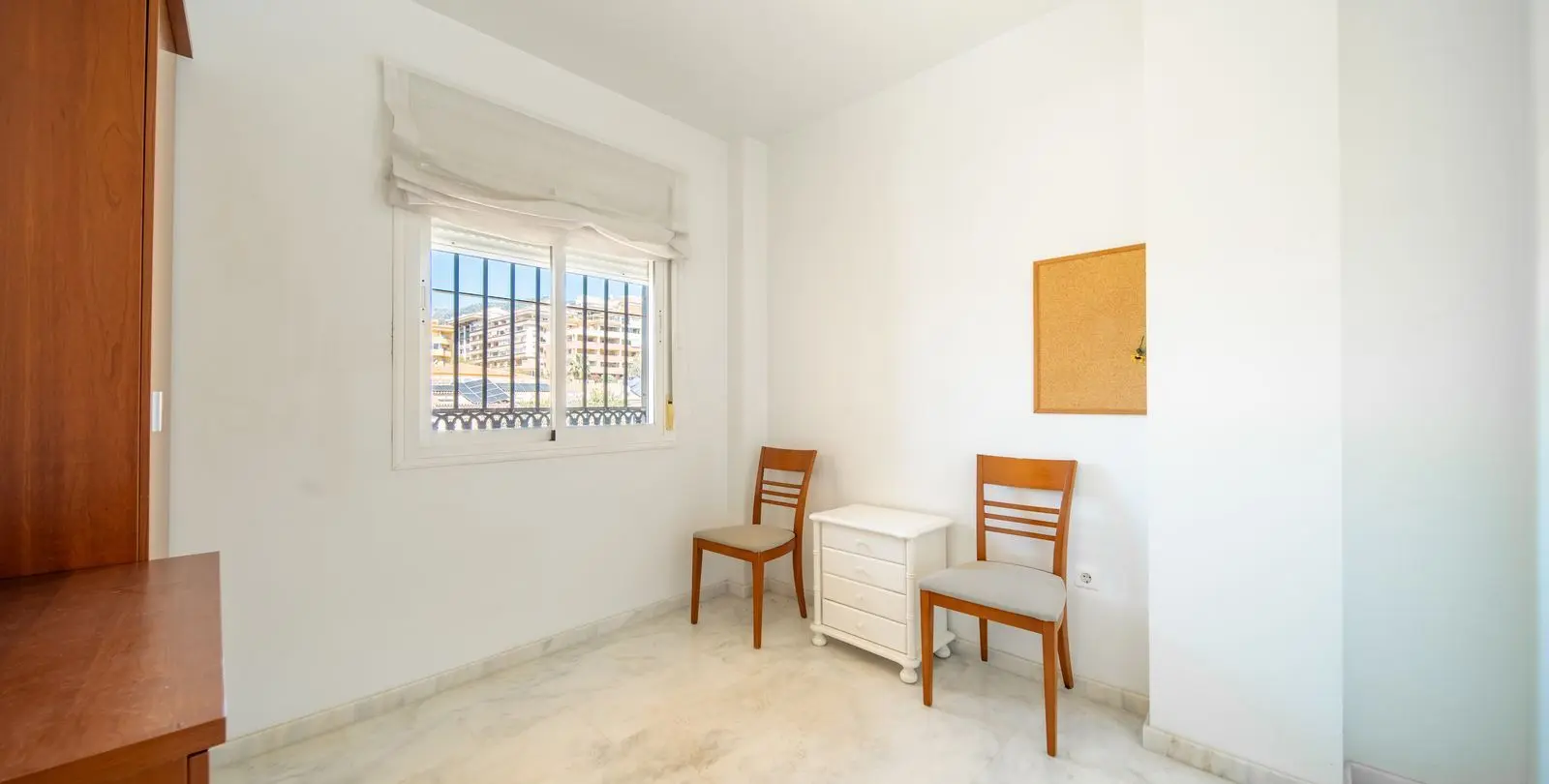 Venta de apartamento en planta media en Los Pacos 15