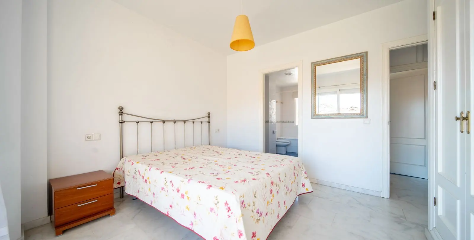 Venta de apartamento en planta media en Los Pacos 17