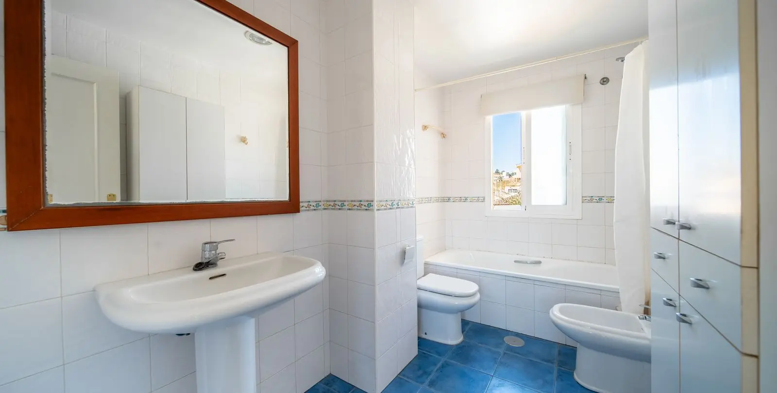 Venta de apartamento en planta media en Los Pacos 18