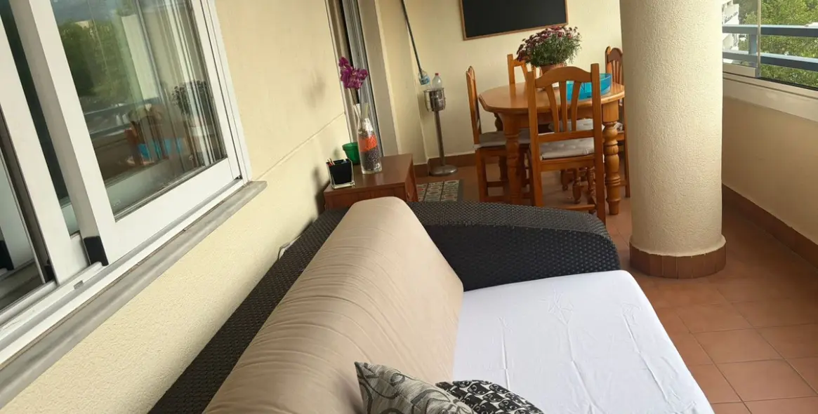 Venta de apartamento en planta media en Marbella 2