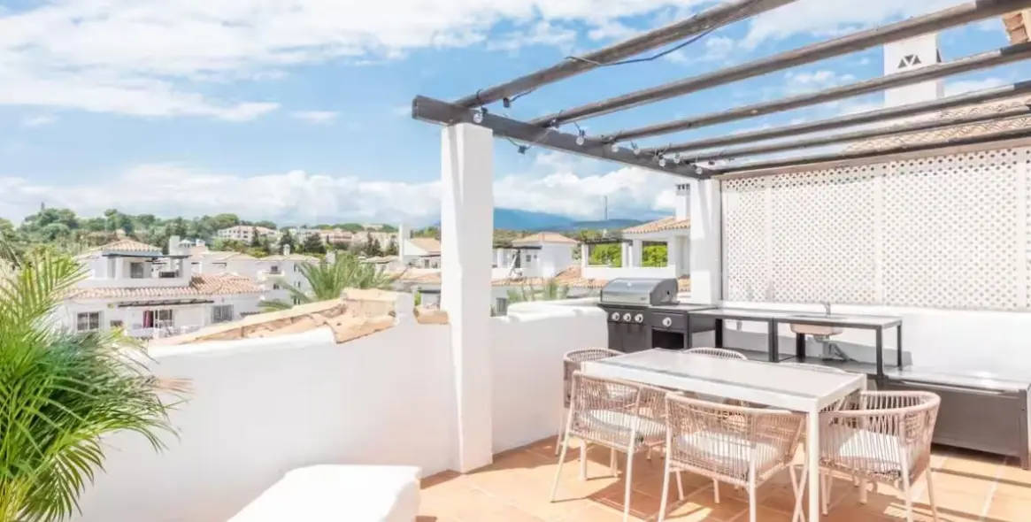 Sale of penthouse in Nueva Andalucía 1