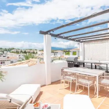Sale of penthouse in Nueva Andalucía