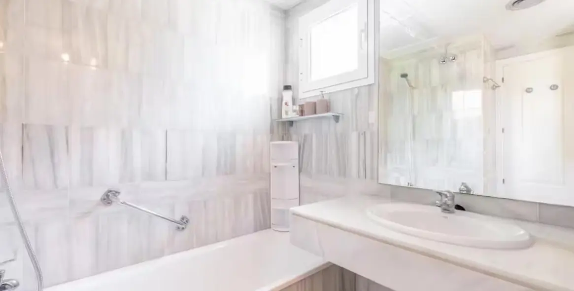 Sale of penthouse in Nueva Andalucía 8