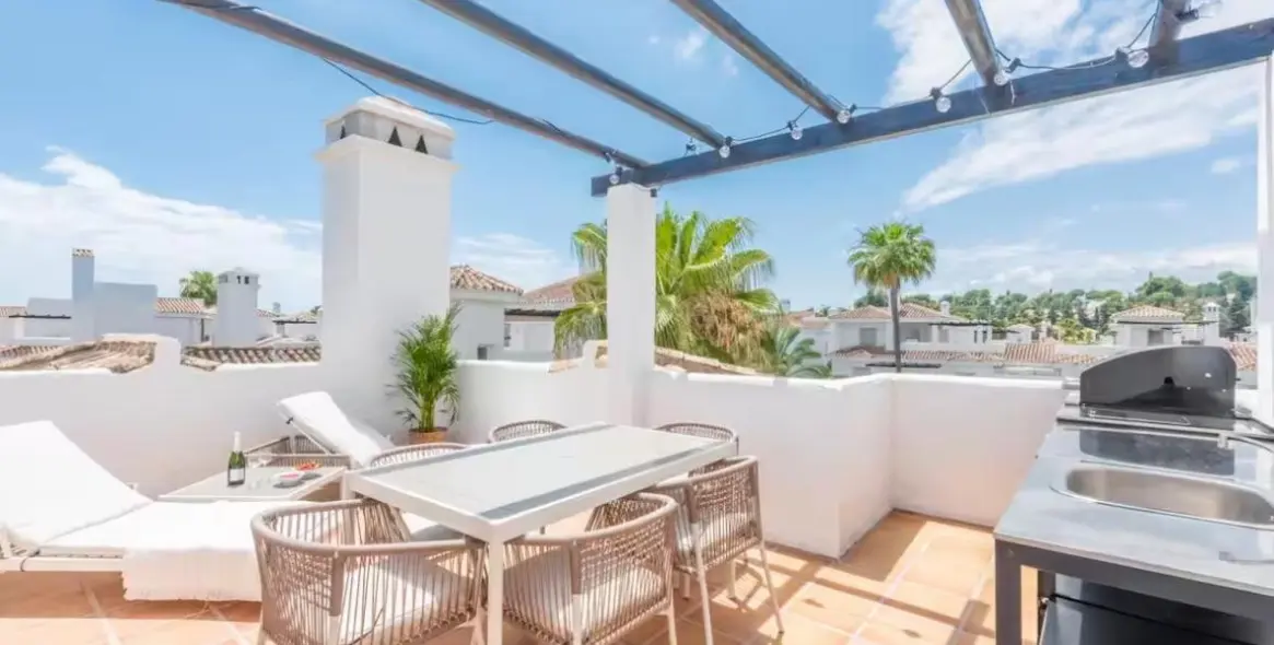 Sale of penthouse in Nueva Andalucía 11