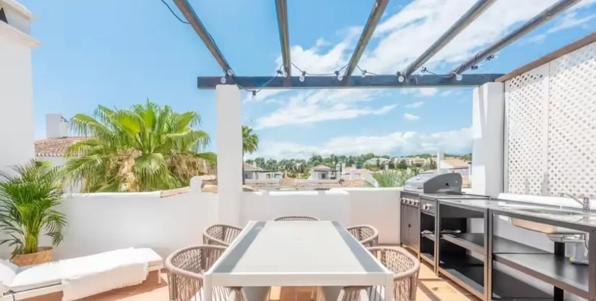 Sale of penthouse in Nueva Andalucía 12