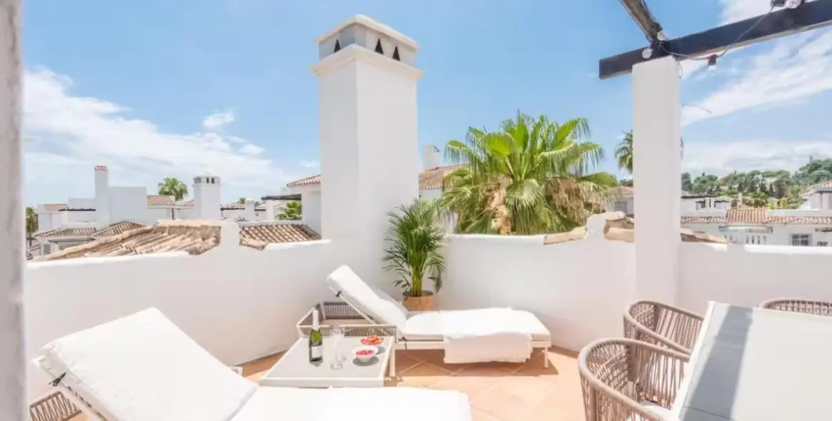Sale of penthouse in Nueva Andalucía 13