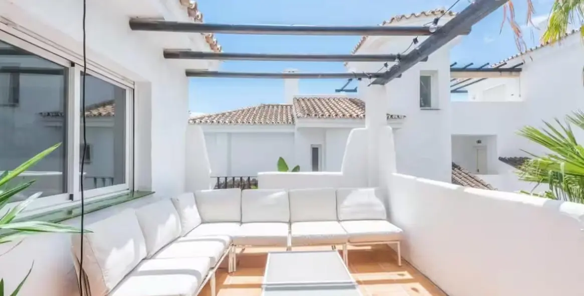Sale of penthouse in Nueva Andalucía 14