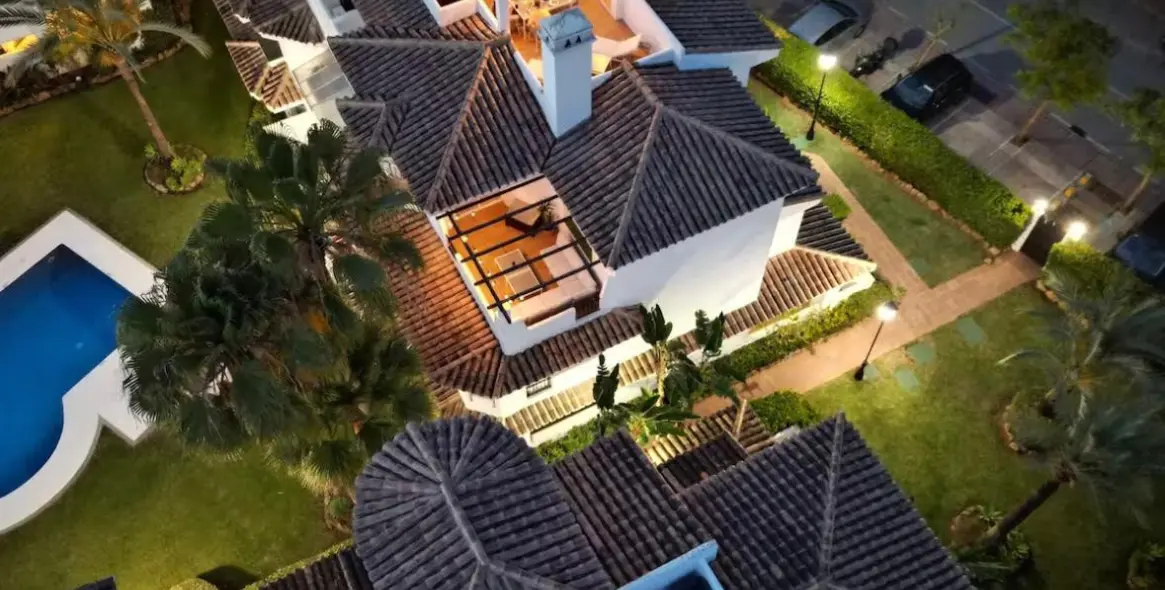 Sale of penthouse in Nueva Andalucía 17