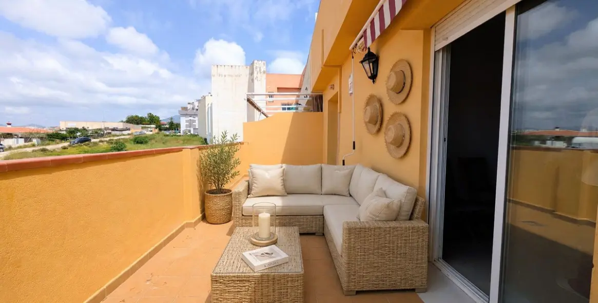 Sale of penthouse in Las Lagunas 1