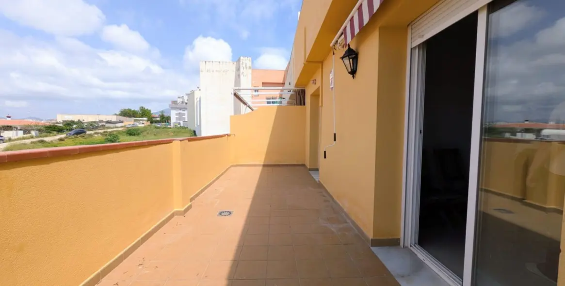 Sale of penthouse in Las Lagunas 2