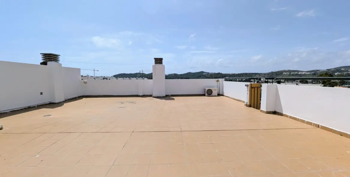 Sale of penthouse in Las Lagunas 3