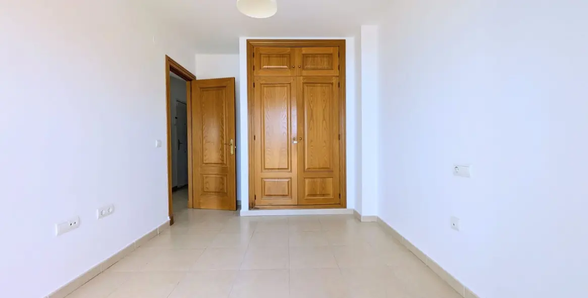 Sale of penthouse in Las Lagunas 10