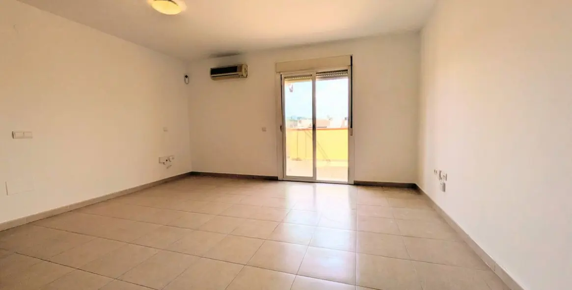 Sale of penthouse in Las Lagunas 12