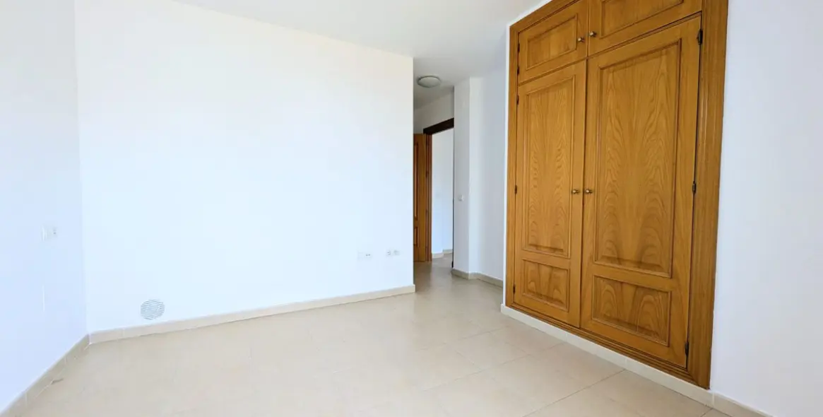 Sale of penthouse in Las Lagunas 13