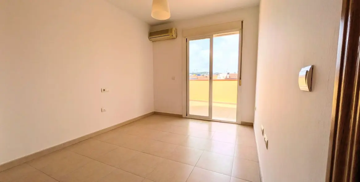 Sale of penthouse in Las Lagunas 15