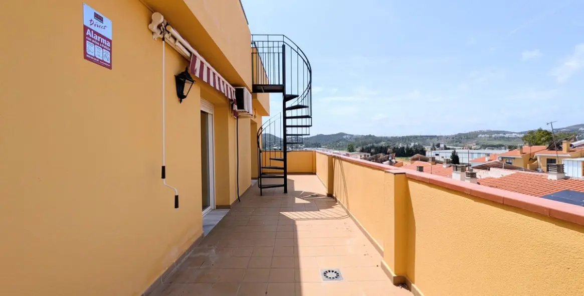 Sale of penthouse in Las Lagunas 16