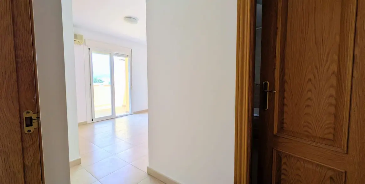 Sale of penthouse in Las Lagunas 19