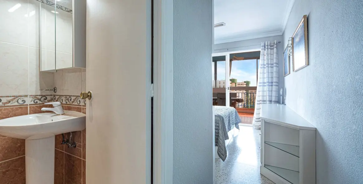 Sale of middle floor apartment in Torreblanca 13