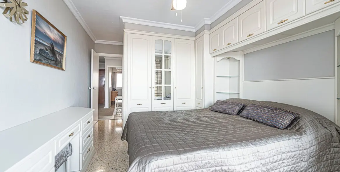 Sale of middle floor apartment in Torreblanca 15