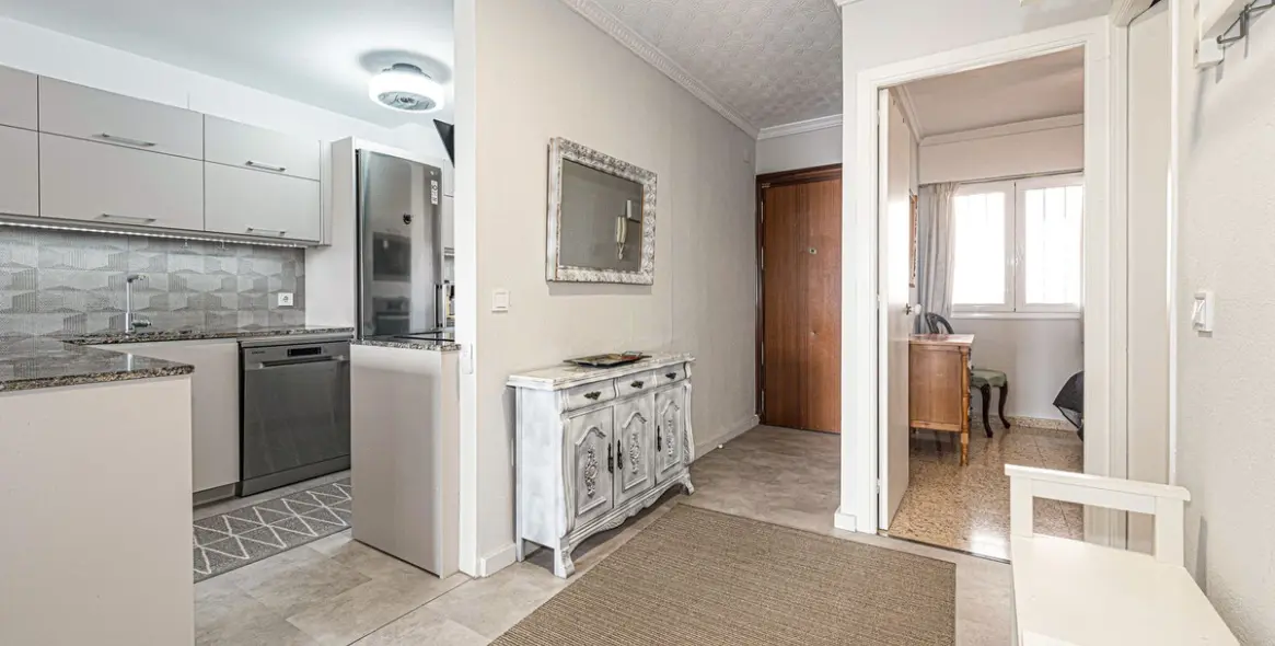 Sale of middle floor apartment in Torreblanca 16
