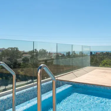 Sale of middle floor apartment in Fuengirola
