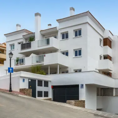 Sale of middle floor apartment in Fuengirola