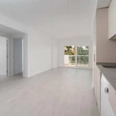 Sale of middle floor apartment in Fuengirola