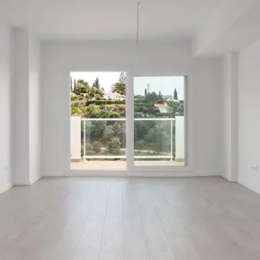 Sale of middle floor apartment in Fuengirola