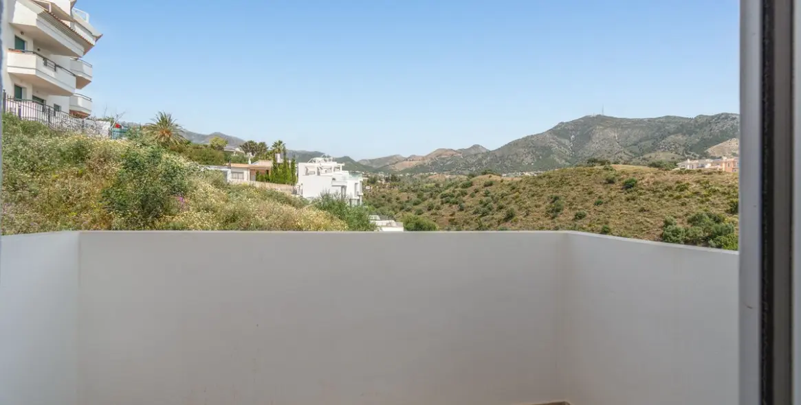 Sale of middle floor apartment in Fuengirola 16