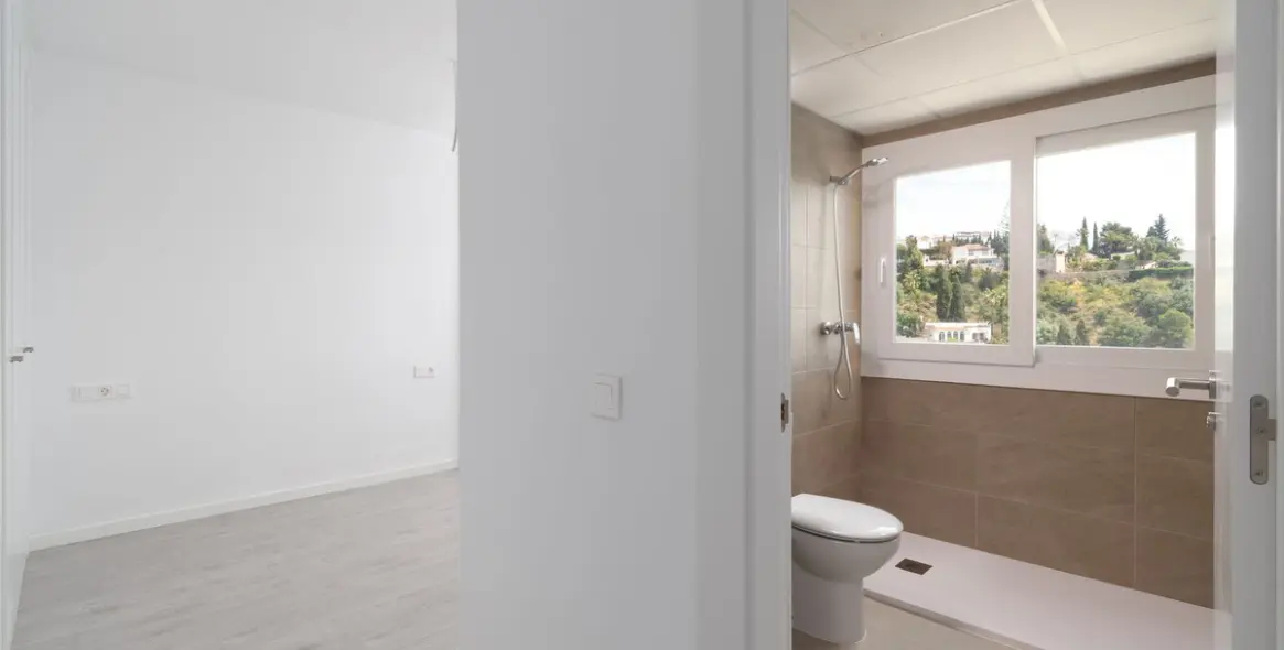 Sale of middle floor apartment in Fuengirola 18