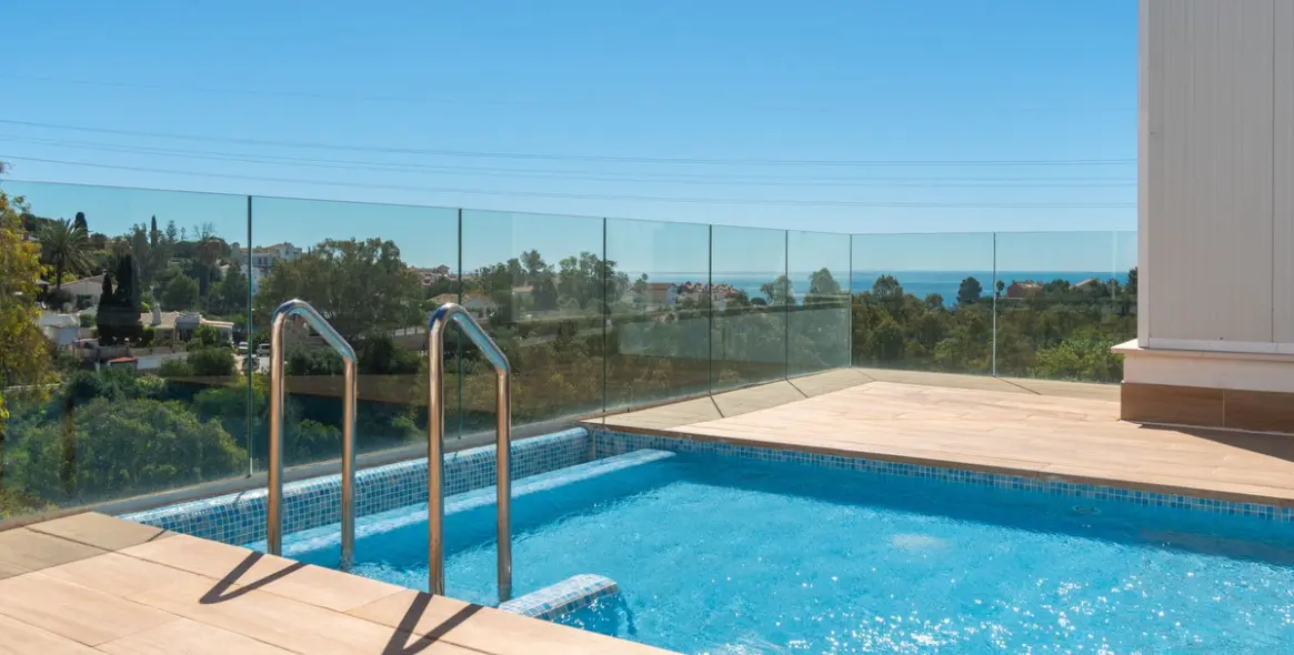 Sale of middle floor apartment in Fuengirola 21