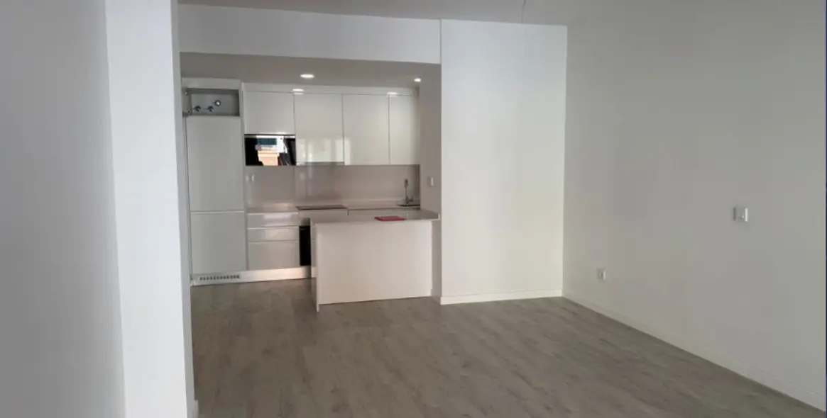 Venta de apartamento en planta media en Estepona 3