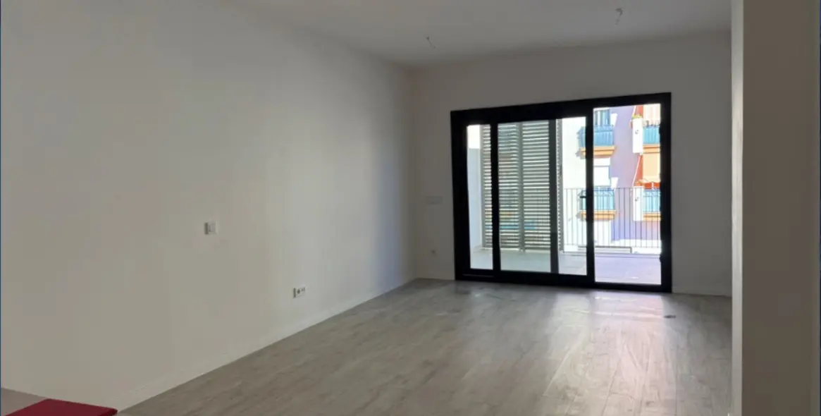 Venta de apartamento en planta media en Estepona 4