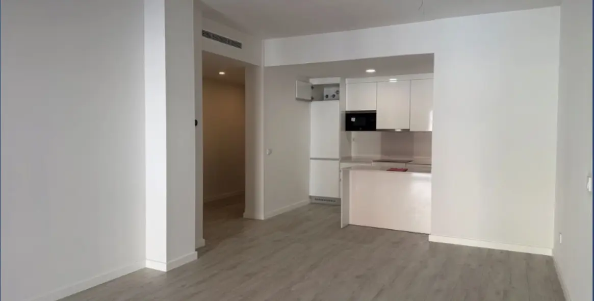 Venta de apartamento en planta media en Estepona 5