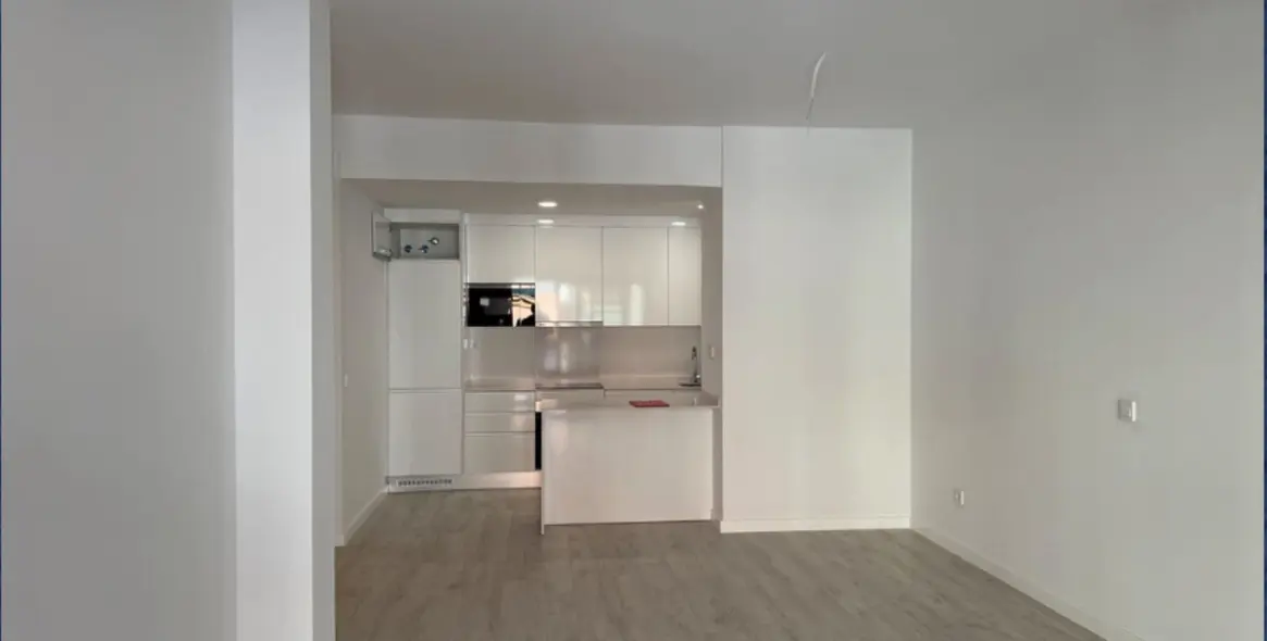 Venta de apartamento en planta media en Estepona 8