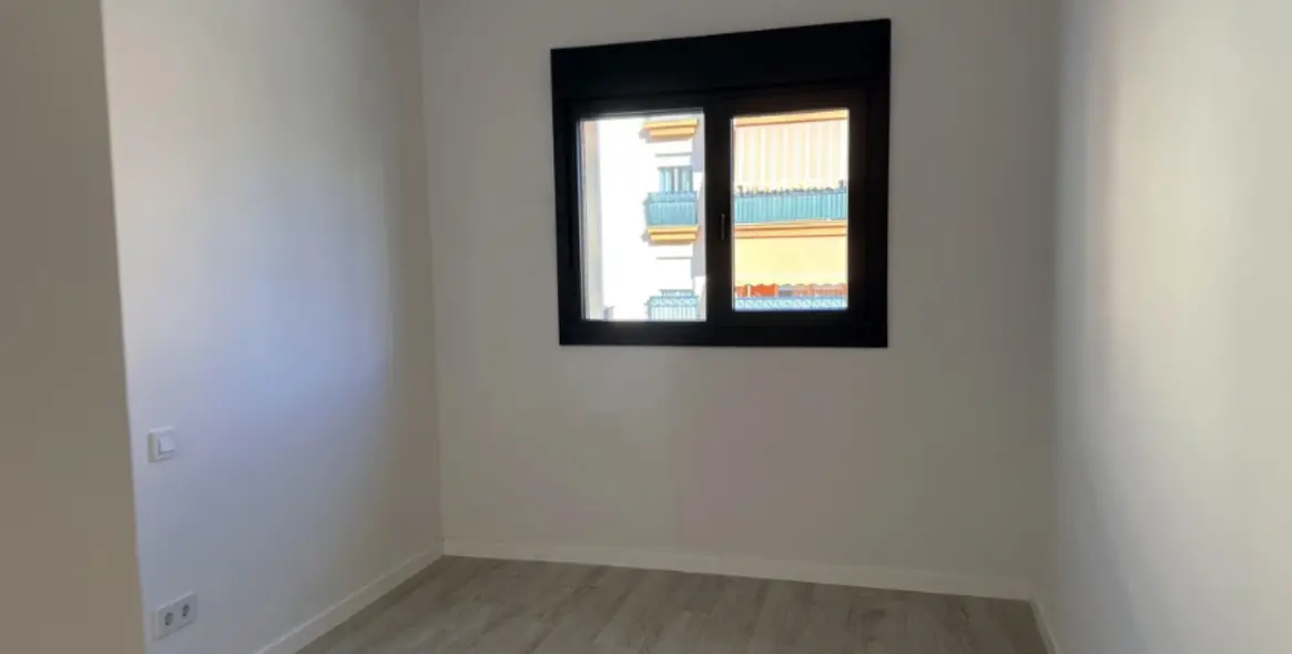 Venta de apartamento en planta media en Estepona 9