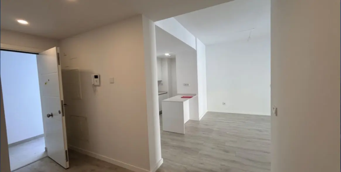 Venta de apartamento en planta media en Estepona 11