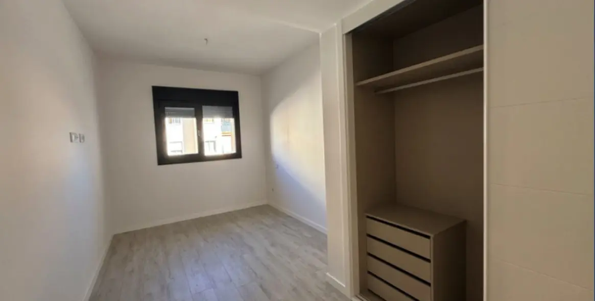 Venta de apartamento en planta media en Estepona 13