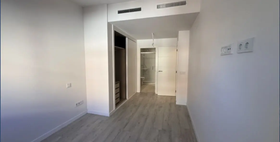 Venta de apartamento en planta media en Estepona 14