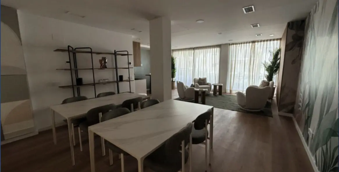 Venta de apartamento en planta media en Estepona 18