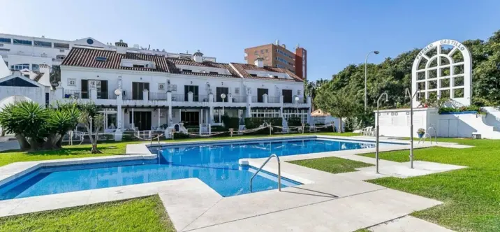 Продажа апартаментов на среднем этаже в Fuengirola 0