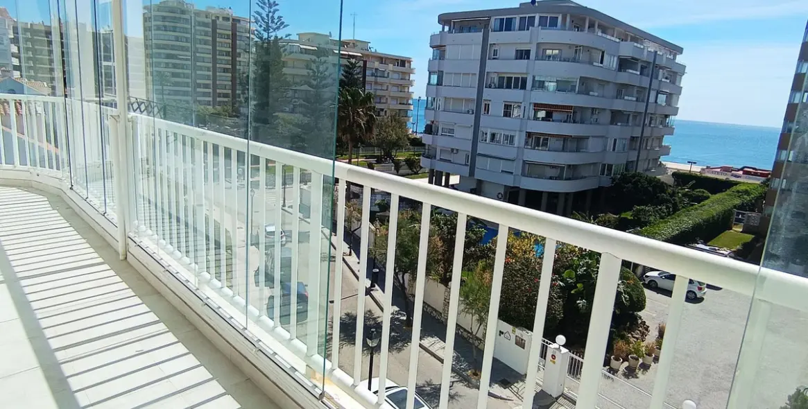 Sale of middle floor apartment in Fuengirola 6
