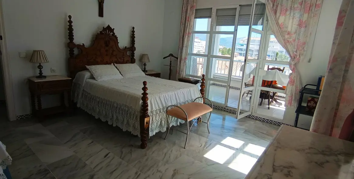Sale of middle floor apartment in Fuengirola 13