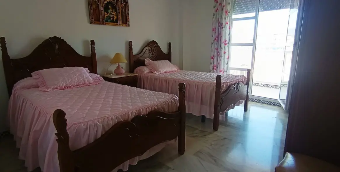 Sale of middle floor apartment in Fuengirola 20