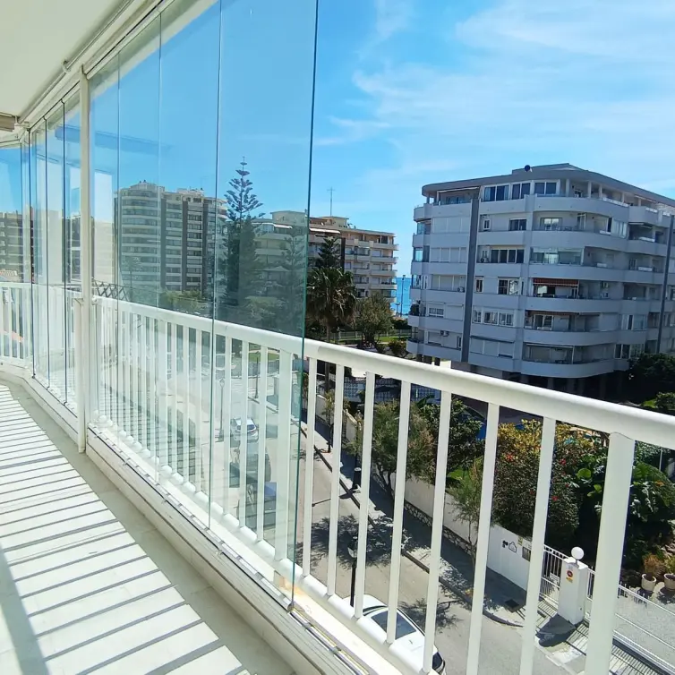Sale of middle floor apartment in Fuengirola