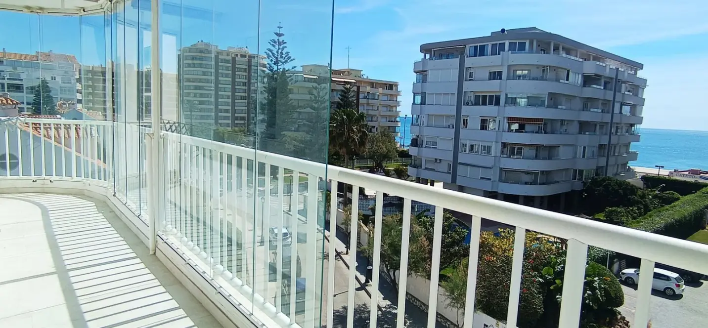 Sale of middle floor apartment in Fuengirola 1
