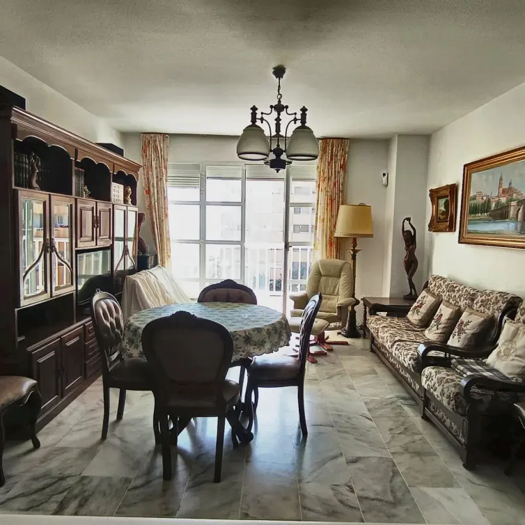 Sale of middle floor apartment in Fuengirola